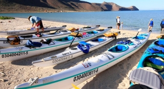 Kayaks en la playa